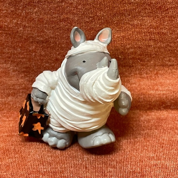 Vintage Hallmark Mini-Figurines (Set 1) - Picture 9 of 15